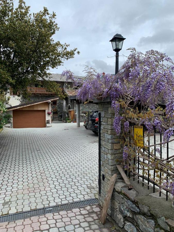 Maison Cassius Issogne Bagian luar foto