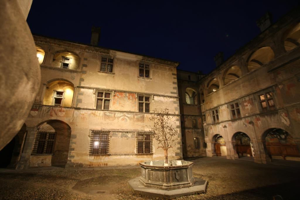 Maison Cassius Issogne Bagian luar foto