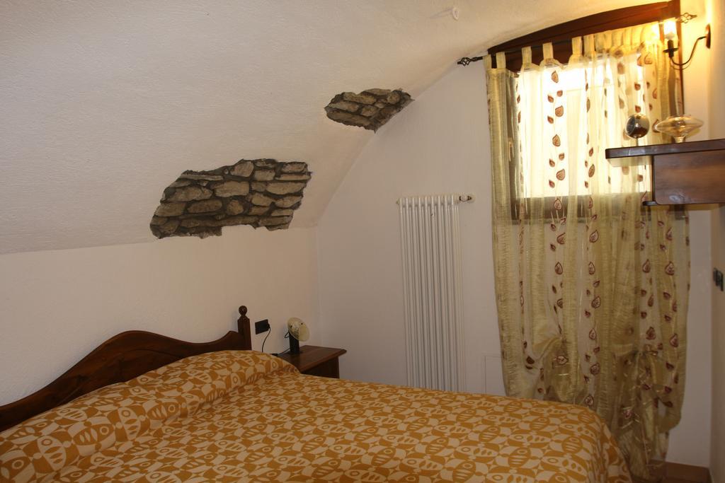 Maison Cassius Issogne Bagian luar foto