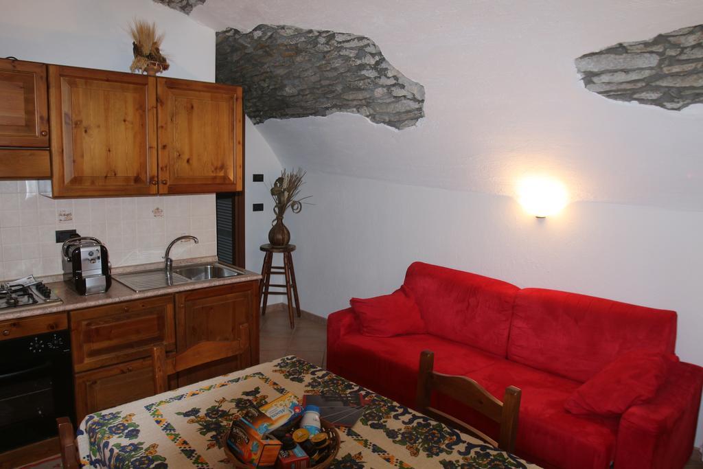 Maison Cassius Issogne Bagian luar foto