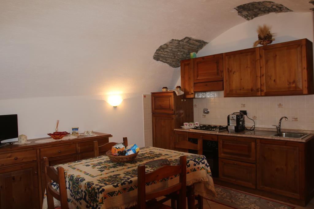 Maison Cassius Issogne Bagian luar foto