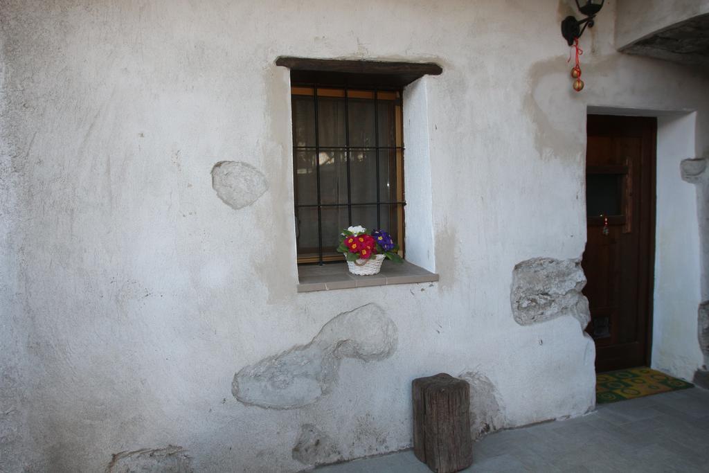 Maison Cassius Issogne Bagian luar foto