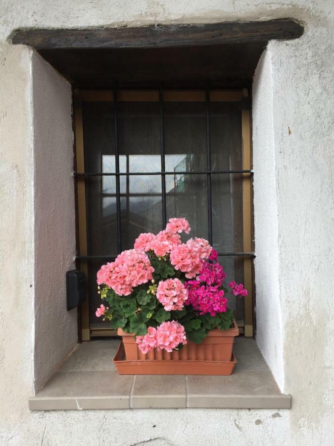 Maison Cassius Issogne Bagian luar foto