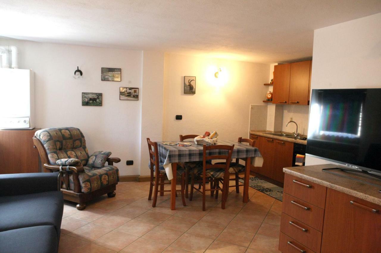 Maison Cassius Issogne Bagian luar foto