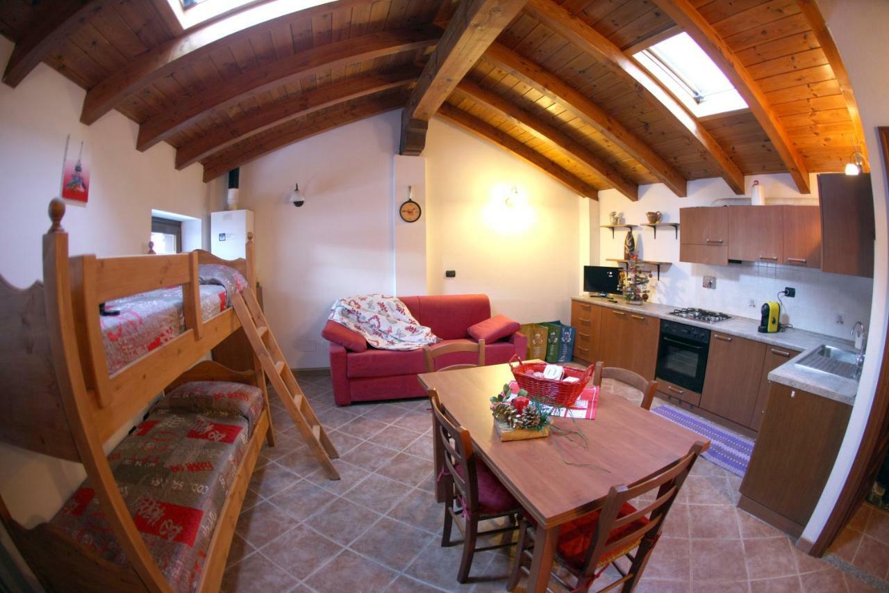 Maison Cassius Issogne Bagian luar foto